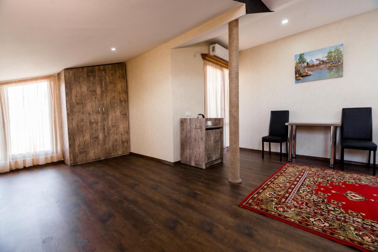 George Hotel Tbilisi ภายนอก รูปภาพ